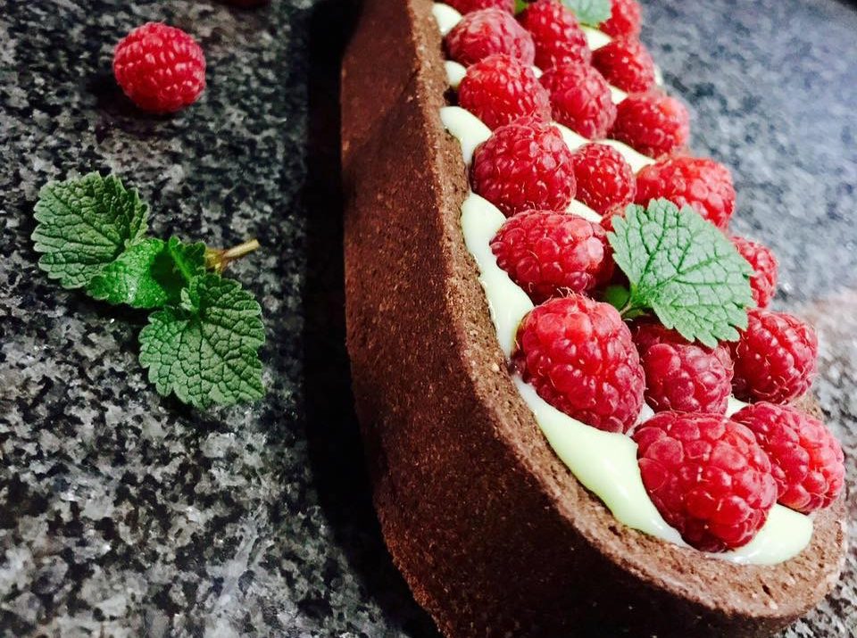 Crostata al cioccolato, menta e lamponi
