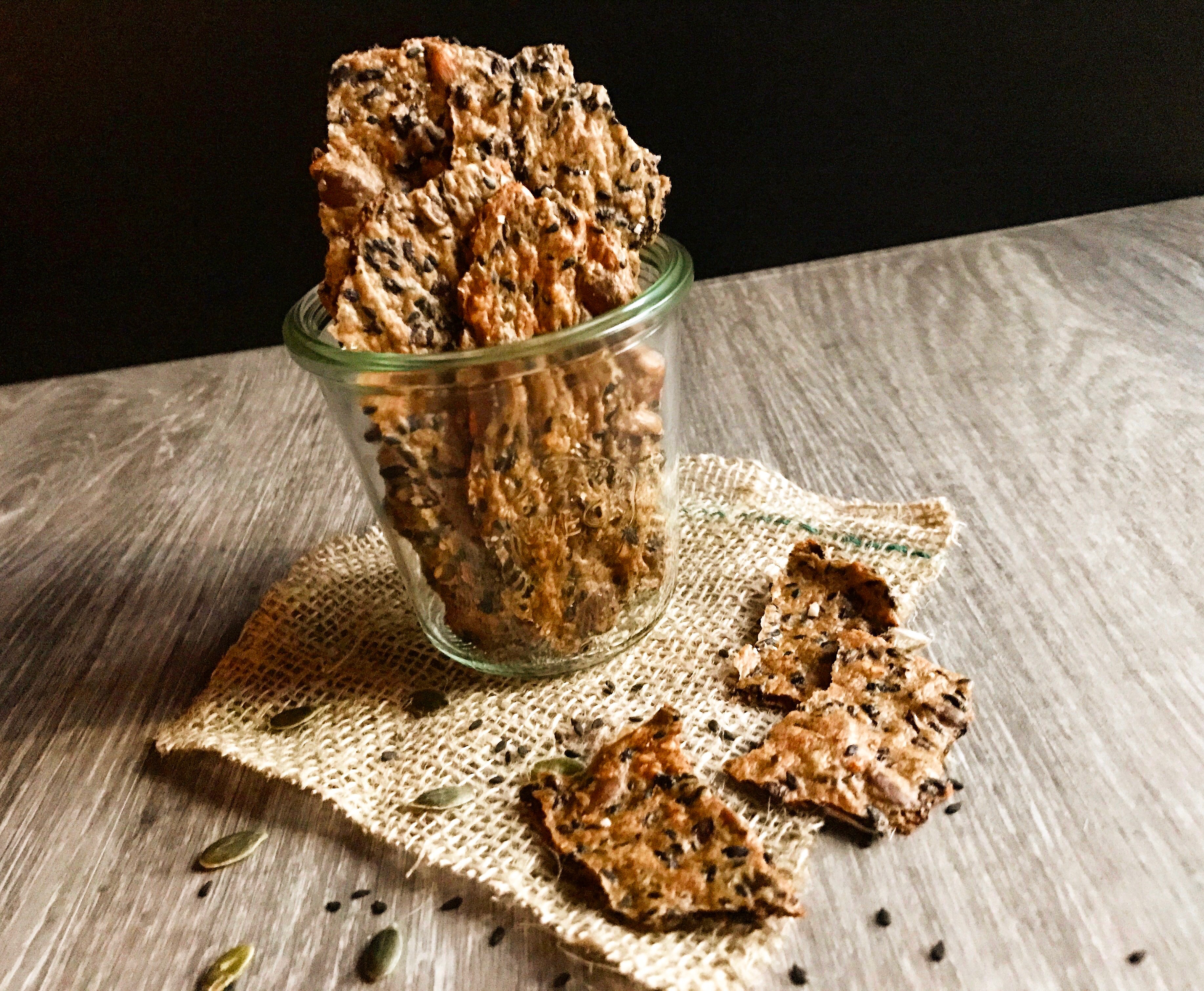 Crackers all’acqua e riso venere