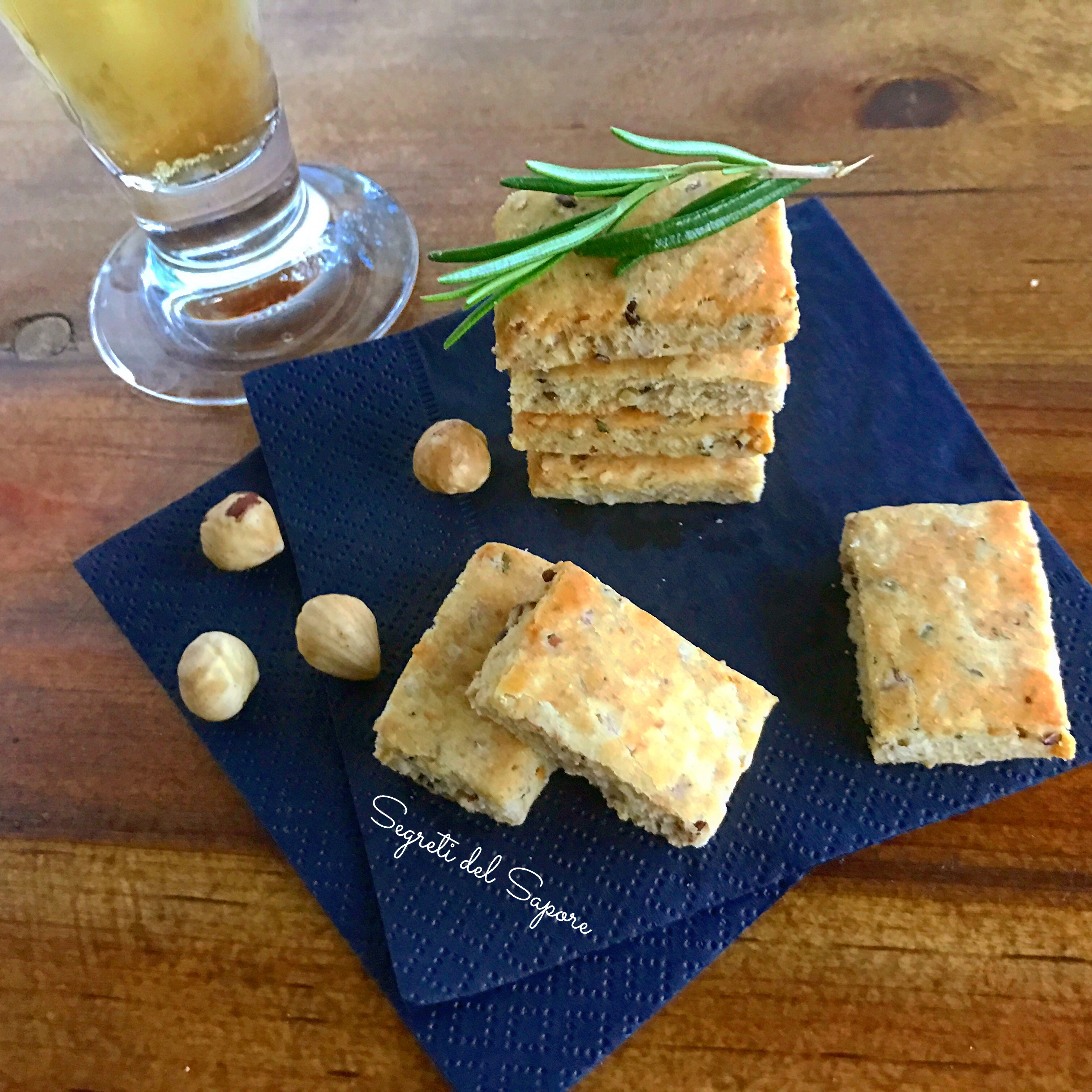 Biscotti salati alle nocciole e rosmarino